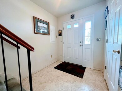 1286 Delphi Dr, Whitehall, PA 18052 - photo 4