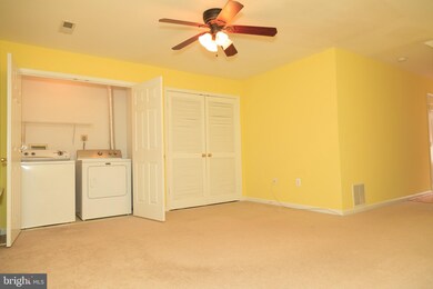 2465 Clover Field Cir, Herndon, VA 20171 - photo 6