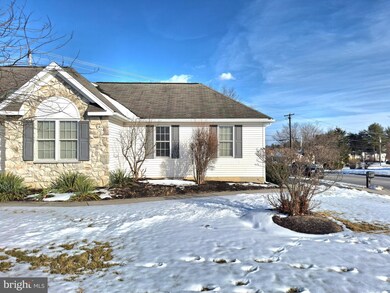 801 W Shady Ln, Enola, PA 17025 - photo 4