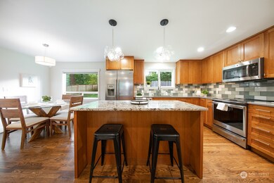 12561 Roosevelt Way NE, Seattle, WA 98125 - photo 7