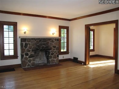 431 E 266th St, Euclid, OH 44132 - photo 3