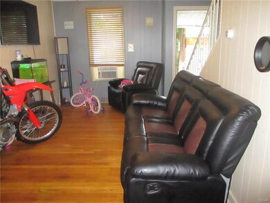 840 Elliger St, Allentown, PA 18102 - photo 2