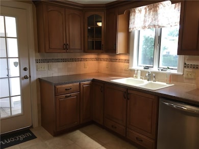 20 Brewster Dr, Warwick, RI 02889 - photo 4