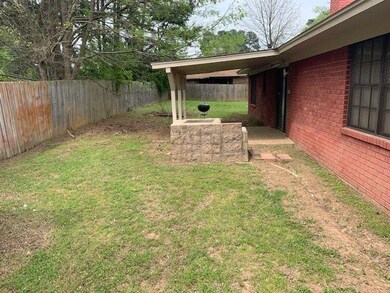 805 Bluebird Ln, Wake Village, TX 75501 - photo 3