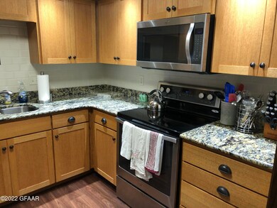 815 Duke Dr unit 423, Grand Forks, ND 58201 - photo 3