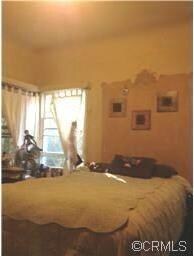 Bedroom w/high coved ceiling