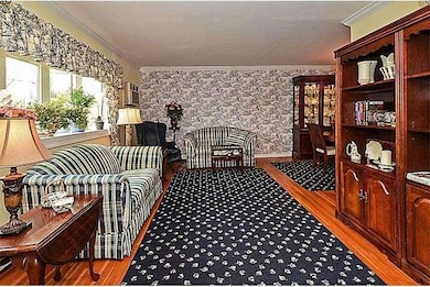 633 Clay Dr, Conshohocken, PA 19428 - photo 3