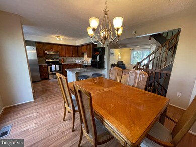 2331 Middle Creek Ln, Reston, VA 20191 - photo 4