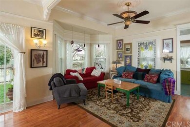 Bay window in Living.