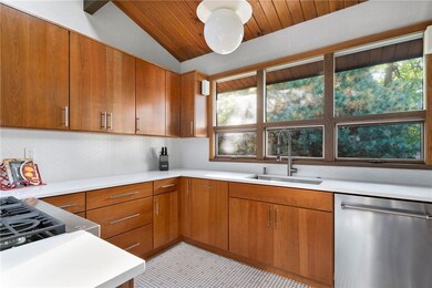 118 E Hill Dr, Cranston, RI 02920 - photo 6