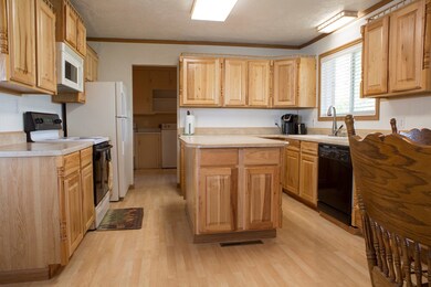 658 W 200 N, Blackfoot, ID 83221 - photo 7