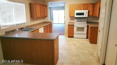 a Kitchen full View