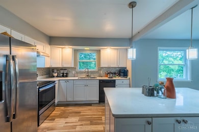 1100 Gracewind Ct, Cincinnati, OH 45231 - photo 4