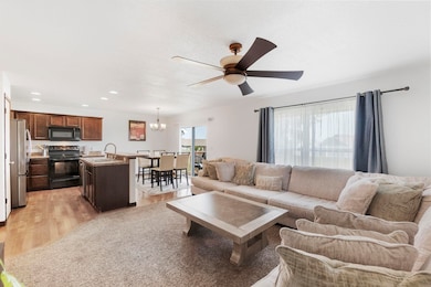 1407 Hummingbird Cir, Waterloo, IA 50702 - photo 3