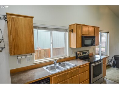 280 W 13th St, Lafayette, OR 97127 - photo 7