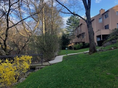 45 Ettl Ln unit 403, Greenwich, CT 06831 - photo 2