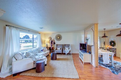 1138 SW Cottonwood St, Grants Pass, OR 97526 - photo 6