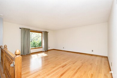 1823 Cedar Crest Dr, Manhattan, KS 66503 - photo 4