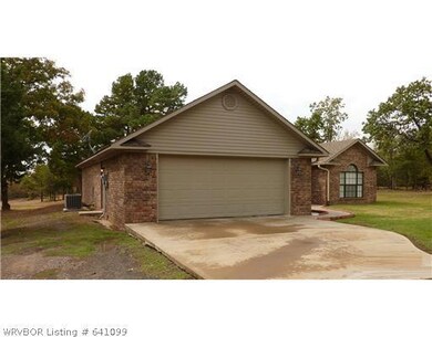 Exterior Front. End of road privacy.