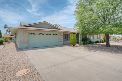 17634 N Lindgren Ave, Sun City, AZ 85373 - photo 2