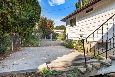 1818 Gary St NE, East Wenatchee, WA 98802 - photo 3