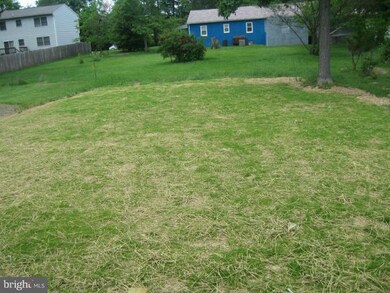 8610 Chestnut Ridge Dr, Laurel, MD 20707 - photo 2