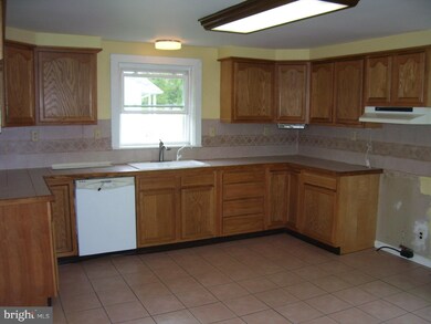 1018 Grosstown Rd, Pottstown, PA 19464 - photo 7