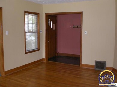 1534 SW Campbell Ave, Topeka, KS 66604 - photo 2