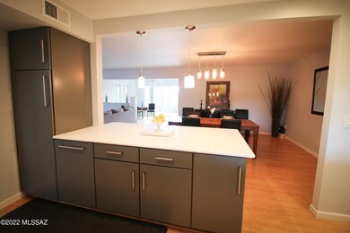 Kitchen:Breakfast Bar