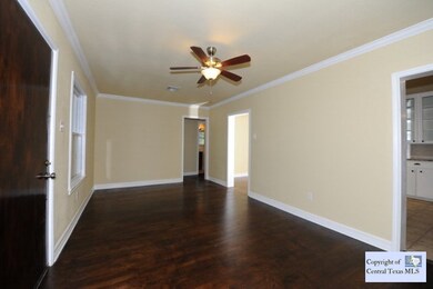 1112 N San Marcos St, Seguin, TX 78155 - photo 2