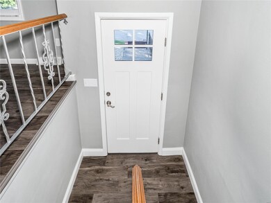 Entry Foyer w/LVP Flooring