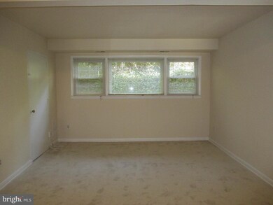 100 W Taylor Run Pkwy unit 4, Alexandria, VA 22314 - photo 2