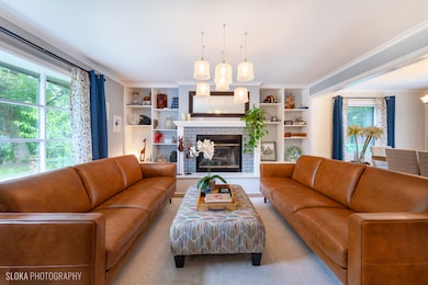 813 Menominee Dr, Lake In the Hills, IL 60156 - photo 6