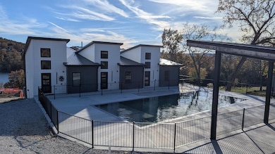 228 Vacation Ln