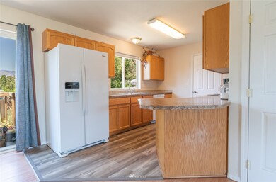 632 N Grover Place, East Wenatchee, WA 98802 - photo 5