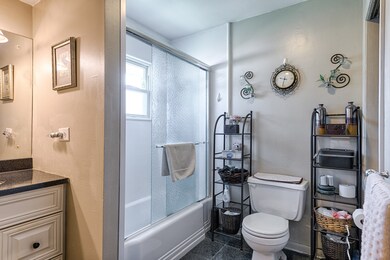 1811 Ivy Ln, Aurora, IL 60506 - photo 5