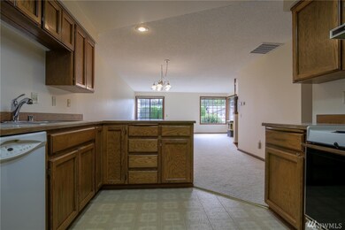 501 Forest Cir unit D, Lynden, WA 98264 - photo 4