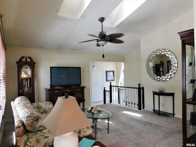 2741 W 37th St, Davenport, IA 52806 - photo 4