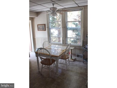 3326 Earl St, Reading, PA 19605 - photo 5