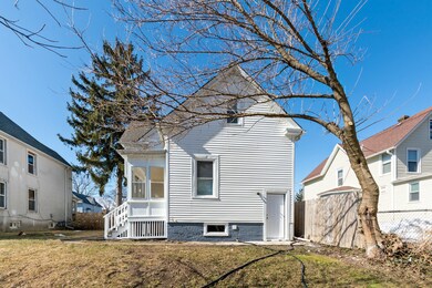 107 N Saint James St, Waukegan, IL 60085 - photo 4