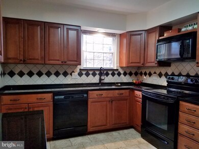 1048 Grandview Cir, Pottstown, PA 19465 - photo 6