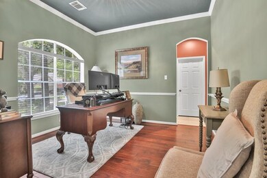 Formal dining/ Flex room