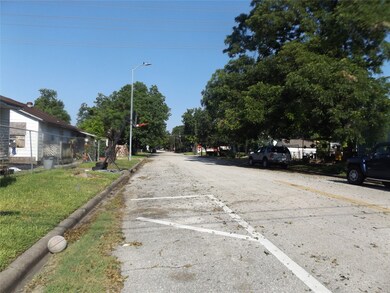 5617 Elysian St unit 8, Houston, TX 77009 - photo 7