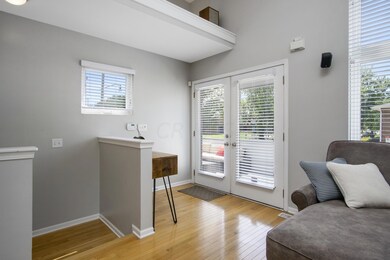 041-148 W 5th Ave
