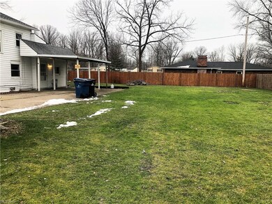 826 Pasadena Ave, Sheffield Lake, OH 44054 - photo 5