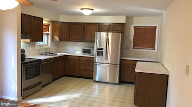 21279 Scarborough Dr, Lexington Park, MD 20653 - photo 3