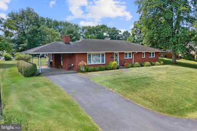 109 S Whissen St, Edinburg, VA 22824 - photo 2