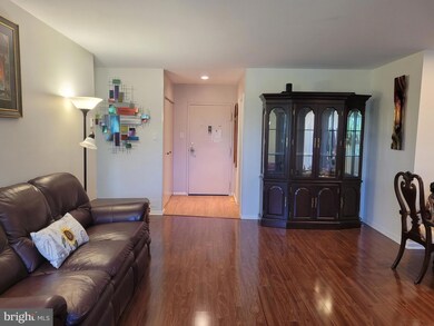 Elmont Condominium unit 505, Baltimore, MD 21215 - photo 5