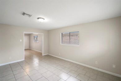 904 Ellena Rd unit 16, Houston, TX 77076 - photo 5