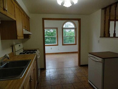 Kitchen. Access to the family room from the kitche